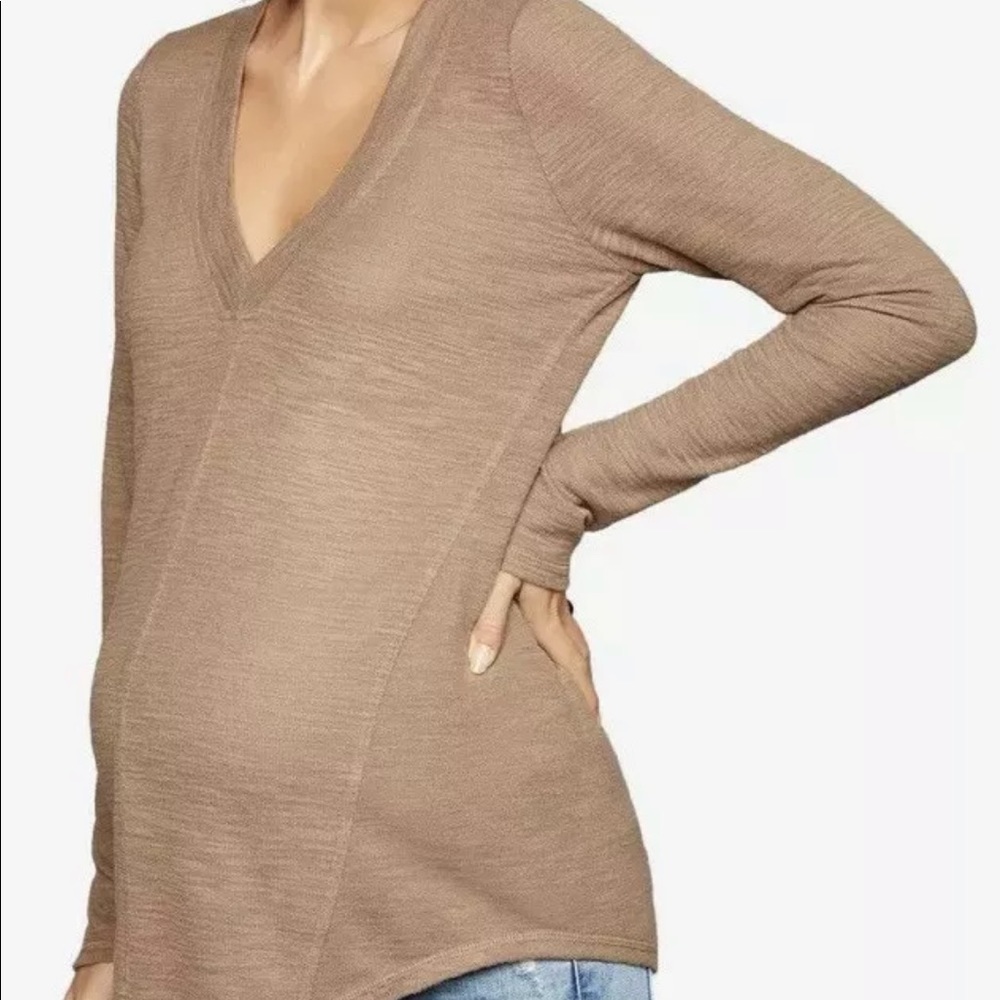 A pea in the pod v-neck maternity top - Picture 1 of 4